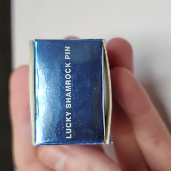 2005 Avon lucky shamrock pin - Picture 7 of 8